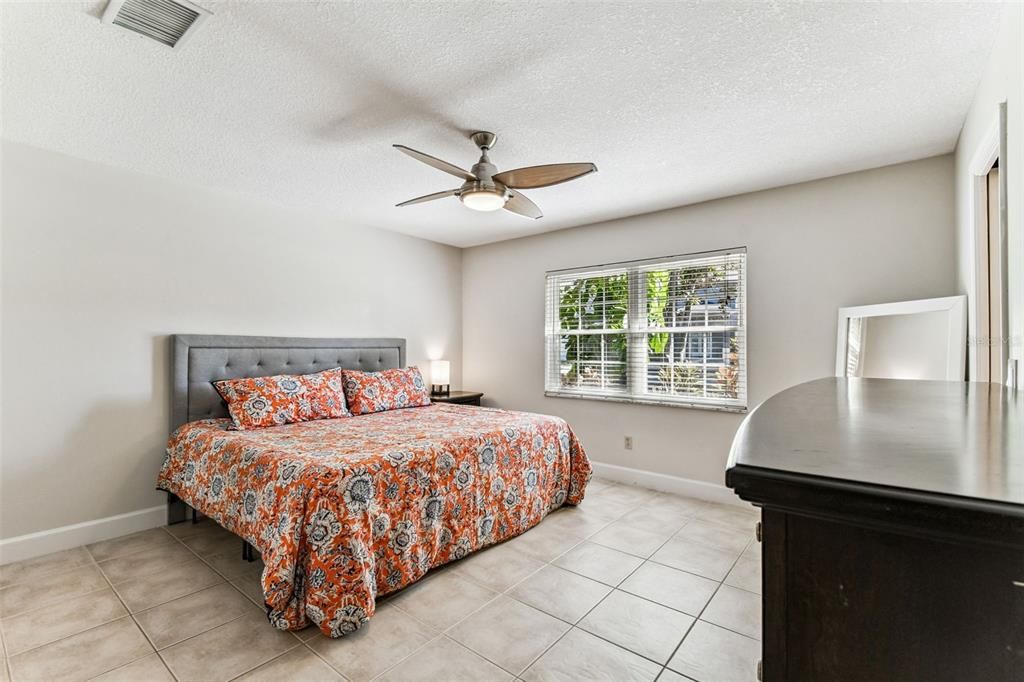 待售: $524,900 (3 贝兹, 3 浴室, 2056 平方英尺)