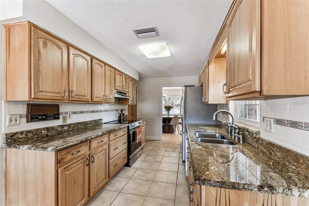 待售: $524,900 (3 贝兹, 3 浴室, 2056 平方英尺)