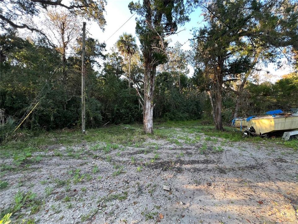 На продажу: $189,900 (1.85 acres)