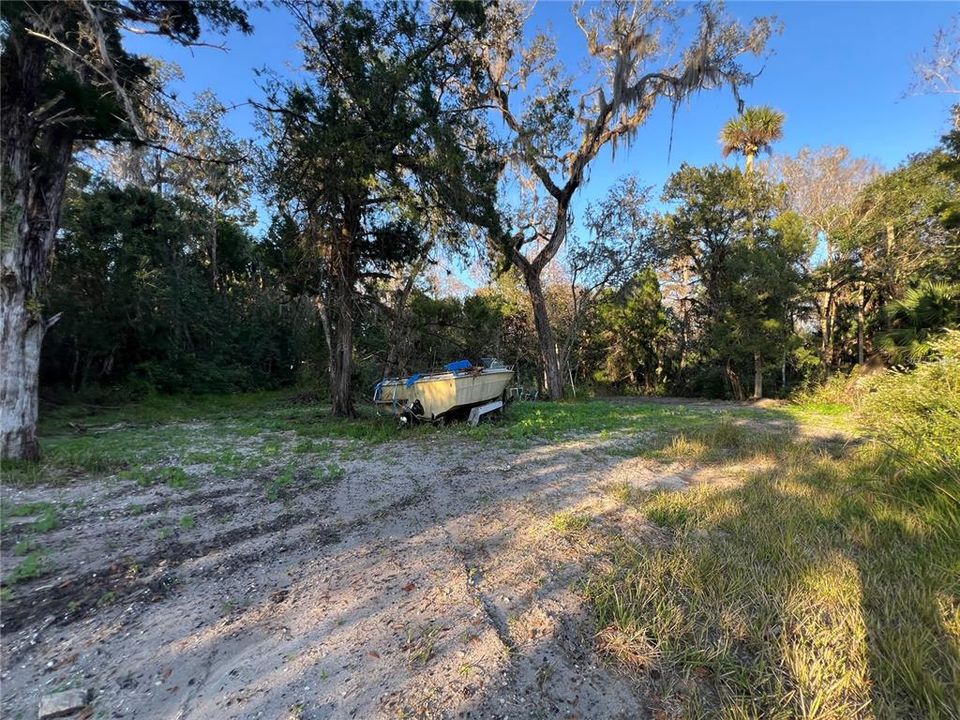 На продажу: $189,900 (1.85 acres)