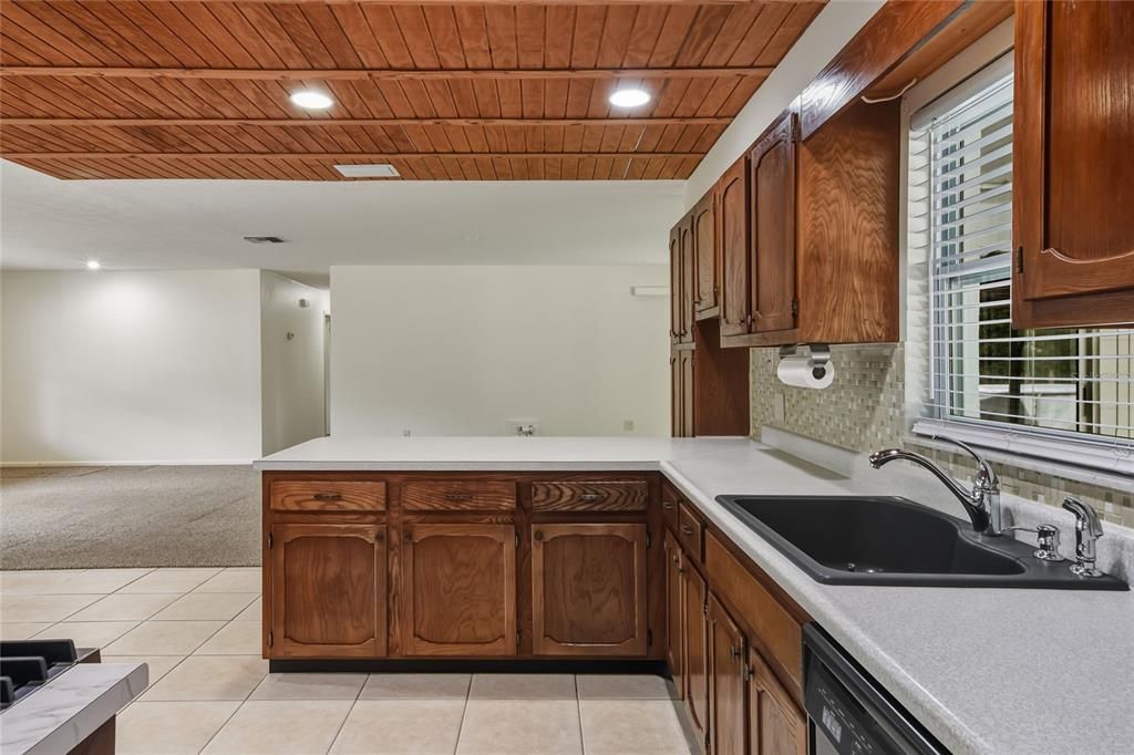 For Sale: $435,000 (3 beds, 2 baths, 1826 Square Feet)