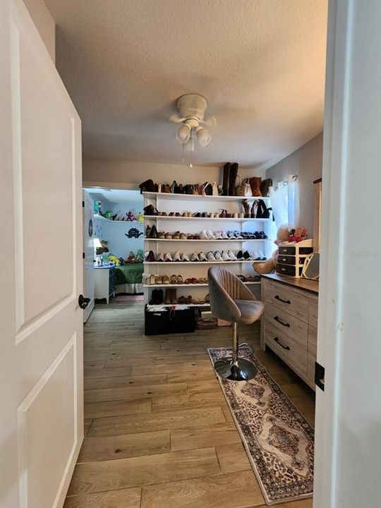 待售: $379,900 (5 贝兹, 4 浴室, 805 平方英尺)