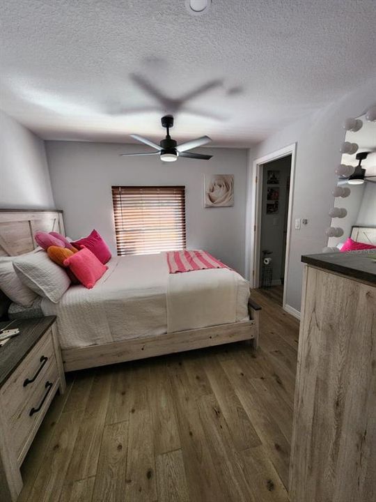 待售: $379,900 (5 贝兹, 4 浴室, 805 平方英尺)