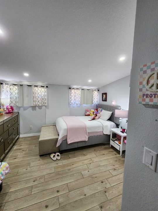 待售: $379,900 (5 贝兹, 4 浴室, 805 平方英尺)