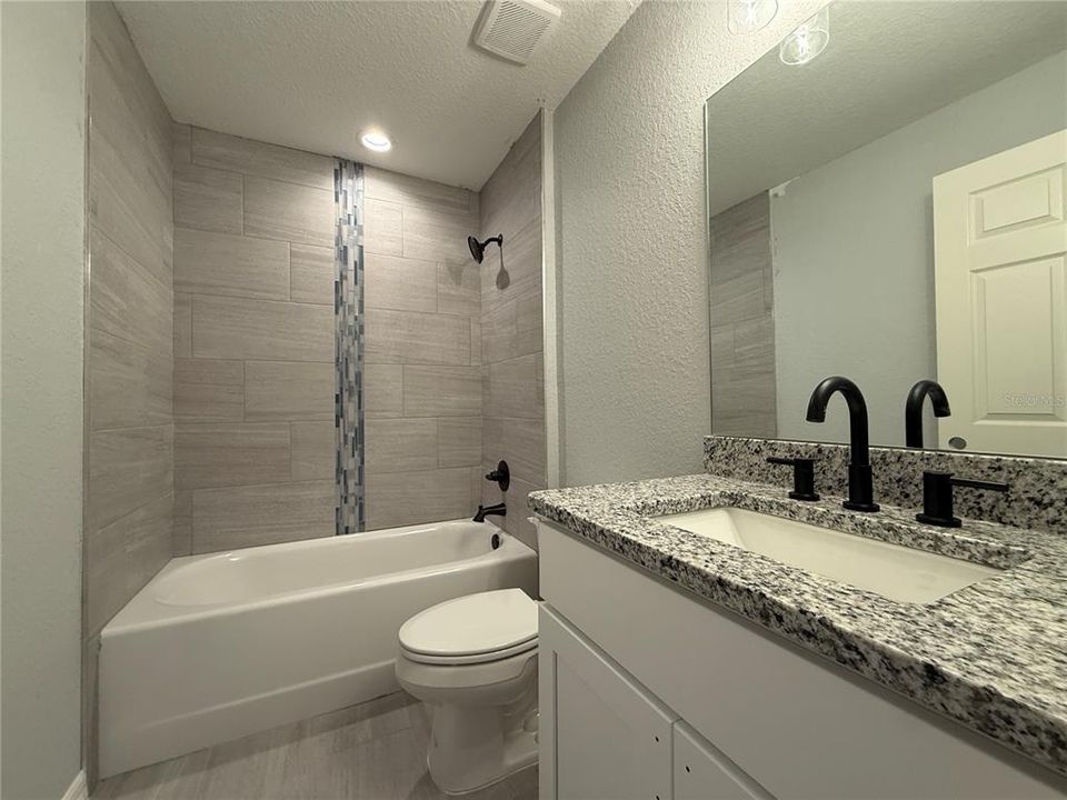 На продажу: $239,900 (3 спален, 2 ванн, 1380 Квадратных фут)