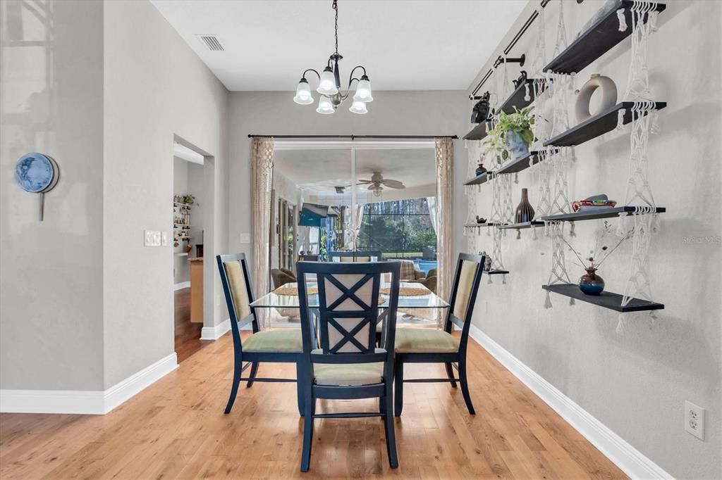 待售: $450,000 (4 贝兹, 2 浴室, 2082 平方英尺)