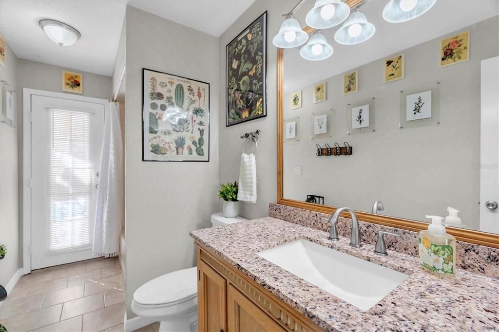 待售: $450,000 (4 贝兹, 2 浴室, 2082 平方英尺)