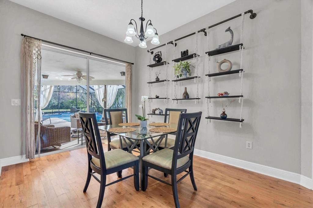 待售: $450,000 (4 贝兹, 2 浴室, 2082 平方英尺)