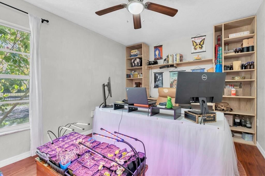 待售: $450,000 (4 贝兹, 2 浴室, 2082 平方英尺)