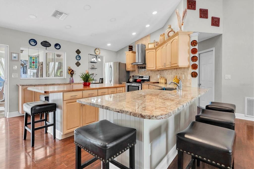 待售: $450,000 (4 贝兹, 2 浴室, 2082 平方英尺)