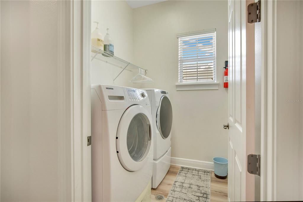 En Venta: $1,228,000 (4 camas, 3 baños, 3150 Pies cuadrados)