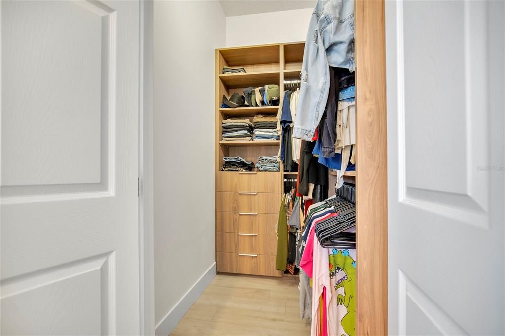 En Venta: $1,228,000 (4 camas, 3 baños, 3150 Pies cuadrados)