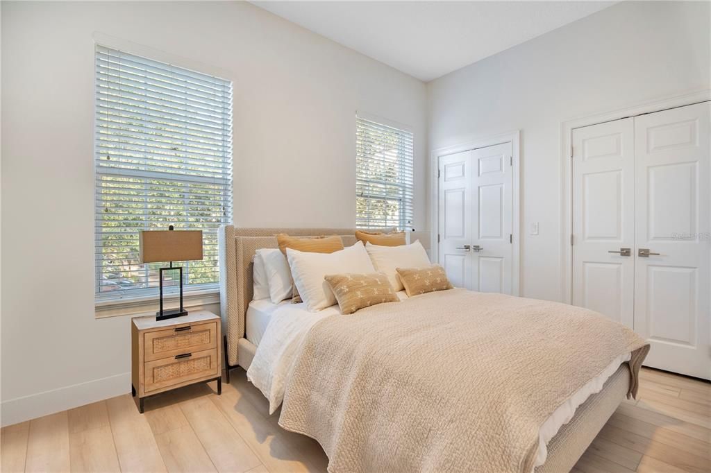 En Venta: $1,228,000 (4 camas, 3 baños, 3150 Pies cuadrados)