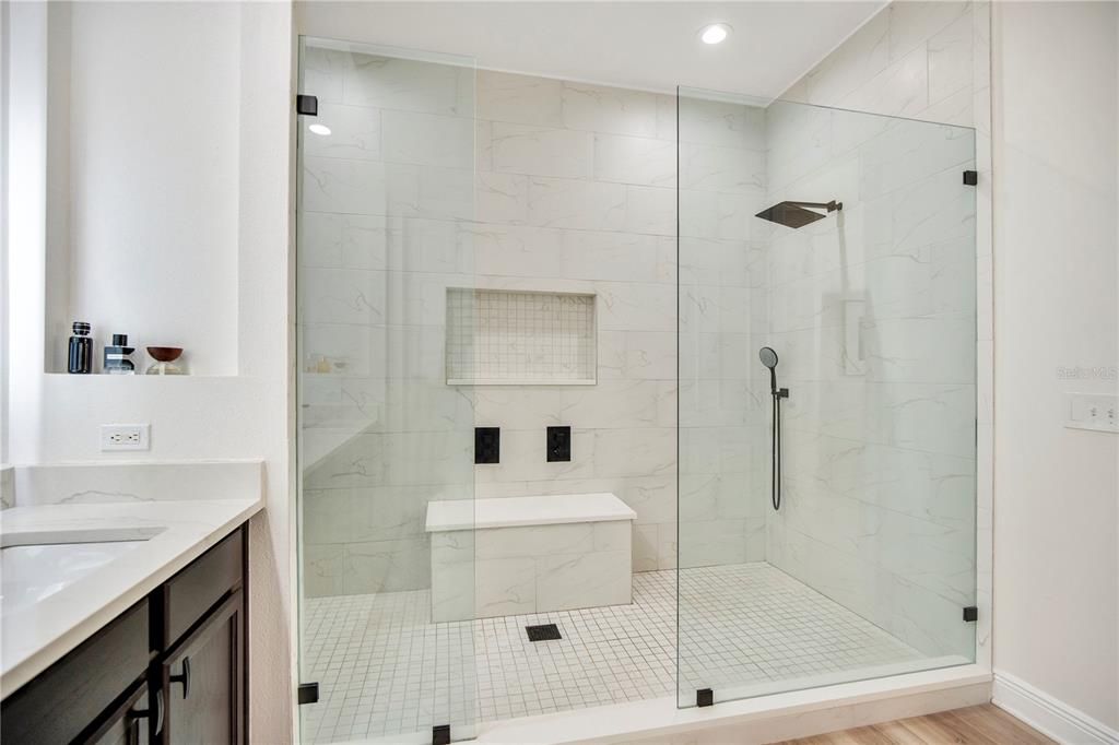 En Venta: $1,228,000 (4 camas, 3 baños, 3150 Pies cuadrados)