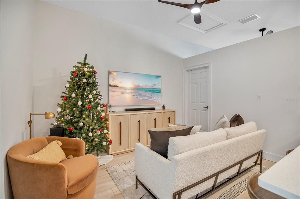 En Venta: $1,228,000 (4 camas, 3 baños, 3150 Pies cuadrados)