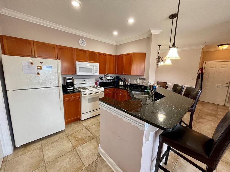 出租: $2,300 (2 贝兹, 2 浴室, 1309 平方英尺)