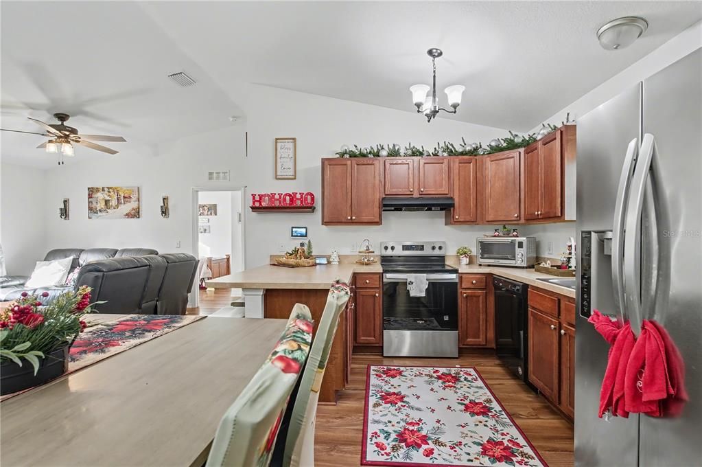 待售: $249,000 (3 贝兹, 2 浴室, 1014 平方英尺)