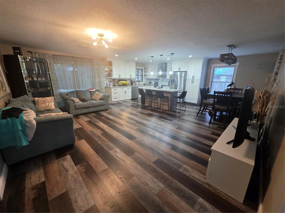 出租: $3,500 (3 贝兹, 2 浴室, 1855 平方英尺)