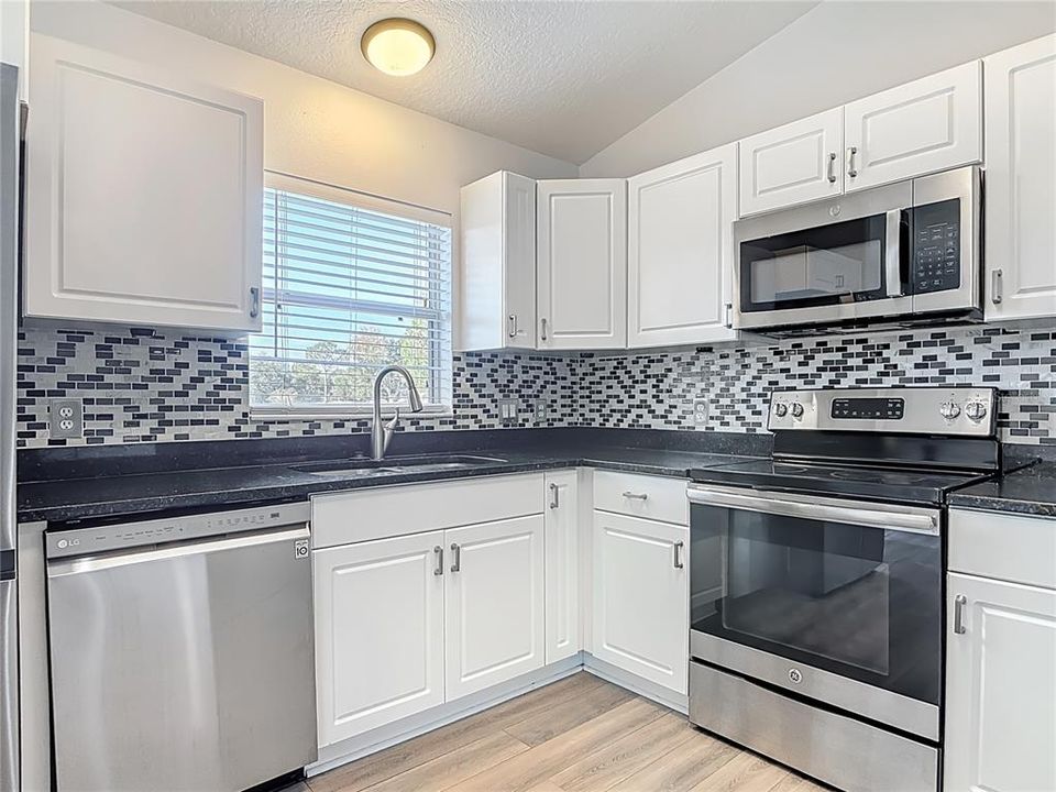 For Rent: $2,200 (3 beds, 2 baths, 1480 Square Feet)