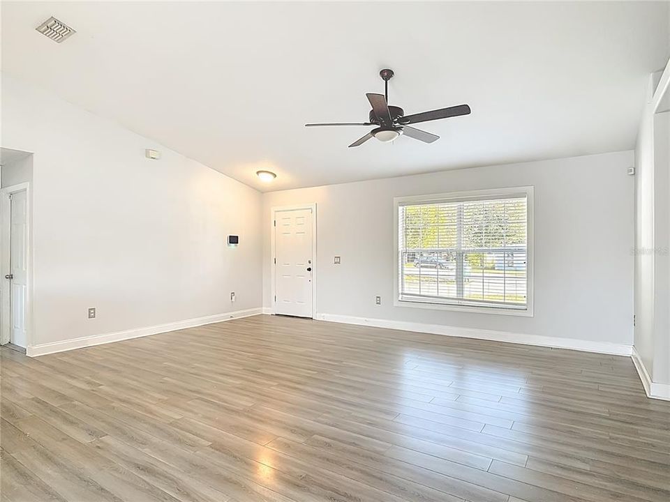 For Rent: $2,200 (3 beds, 2 baths, 1480 Square Feet)