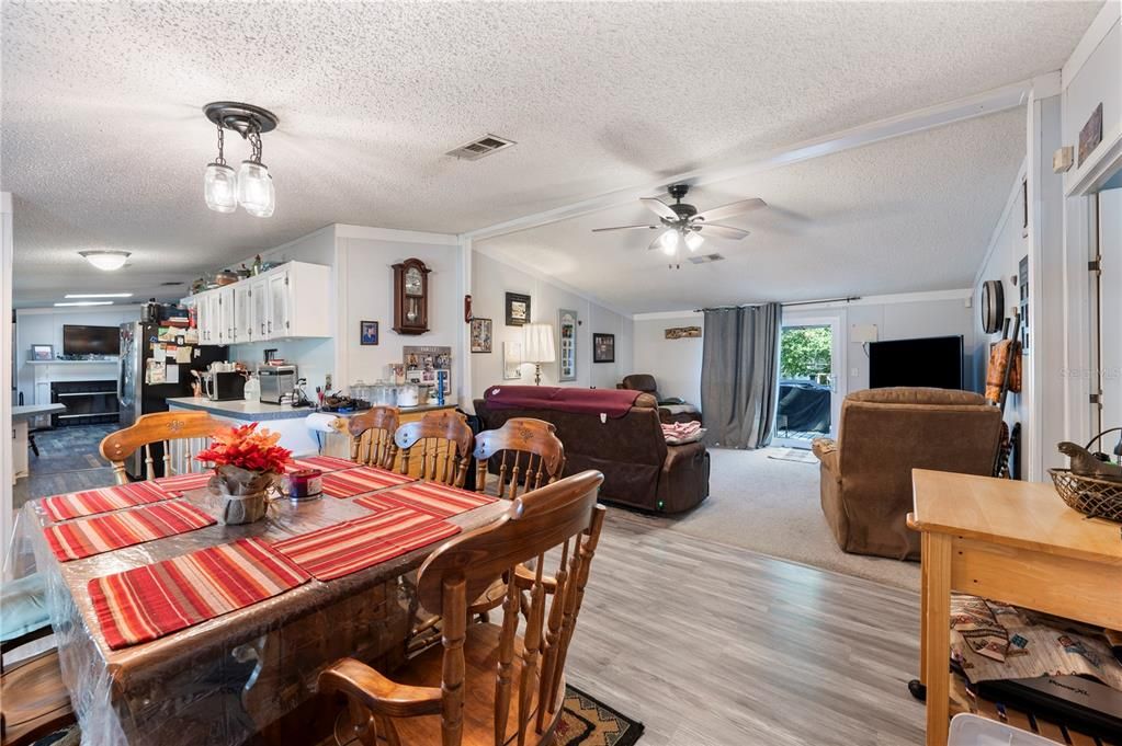 En Venta: $250,000 (3 camas, 2 baños, 1700 Pies cuadrados)