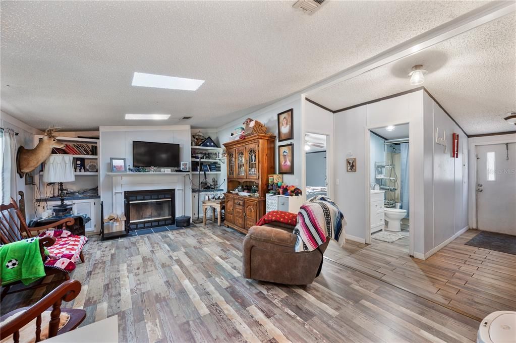 En Venta: $250,000 (3 camas, 2 baños, 1700 Pies cuadrados)