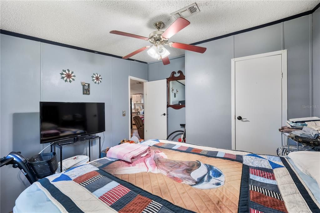 En Venta: $250,000 (3 camas, 2 baños, 1700 Pies cuadrados)