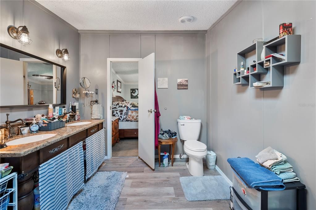 En Venta: $250,000 (3 camas, 2 baños, 1700 Pies cuadrados)