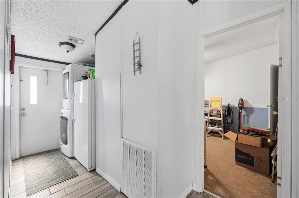 Active With Contract: $234,000 (3 beds, 2 baths, 1700 Square Feet)