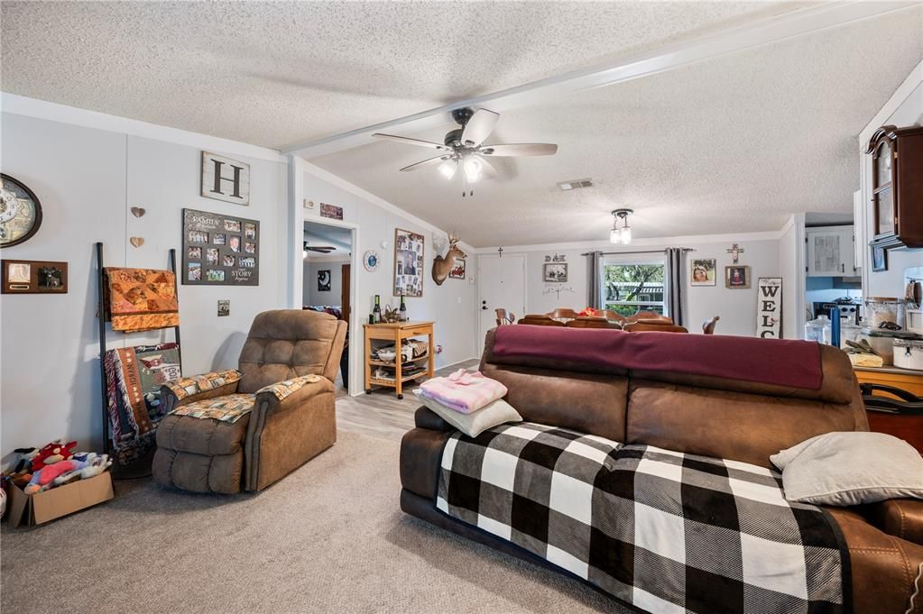 En Venta: $250,000 (3 camas, 2 baños, 1700 Pies cuadrados)