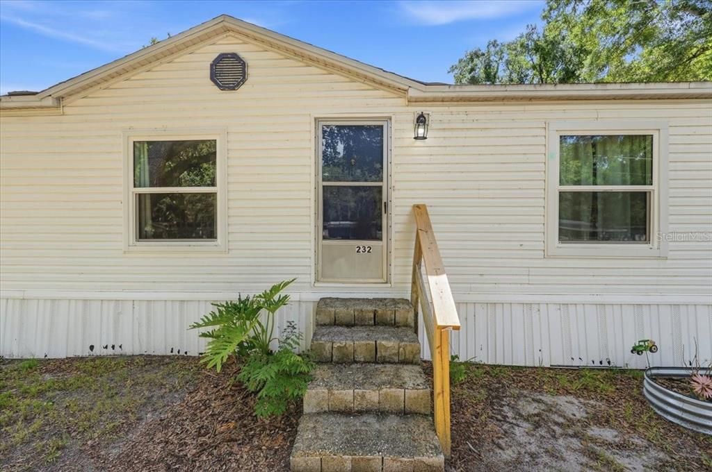 Active With Contract: $234,000 (3 beds, 2 baths, 1700 Square Feet)