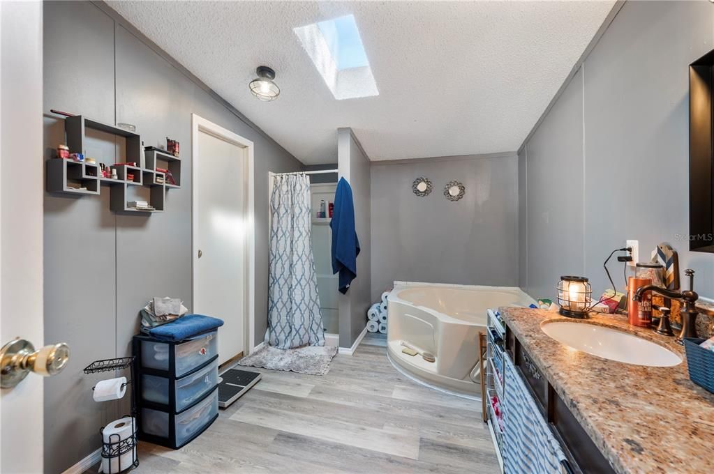 En Venta: $250,000 (3 camas, 2 baños, 1700 Pies cuadrados)