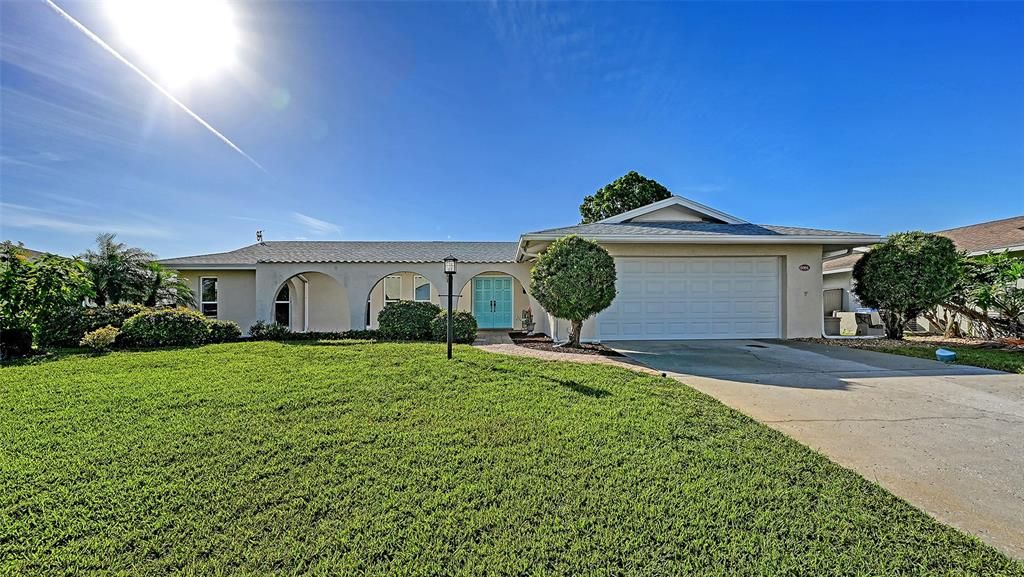 Active With Contract: $559,000 (3 beds, 2 baths, 1784 Square Feet)