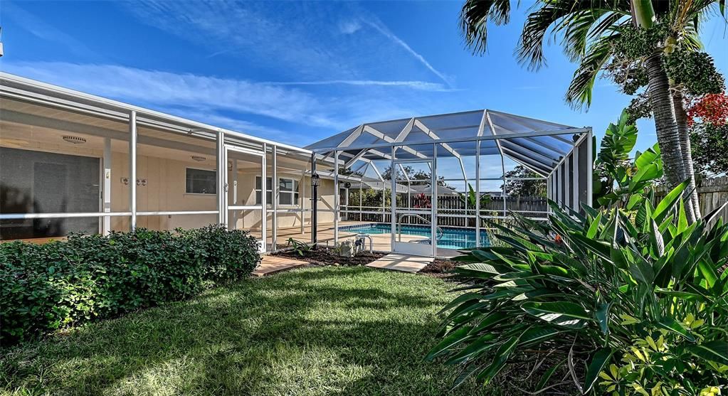 Active With Contract: $559,000 (3 beds, 2 baths, 1784 Square Feet)