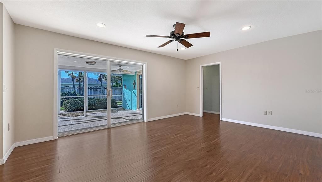 Active With Contract: $559,000 (3 beds, 2 baths, 1784 Square Feet)