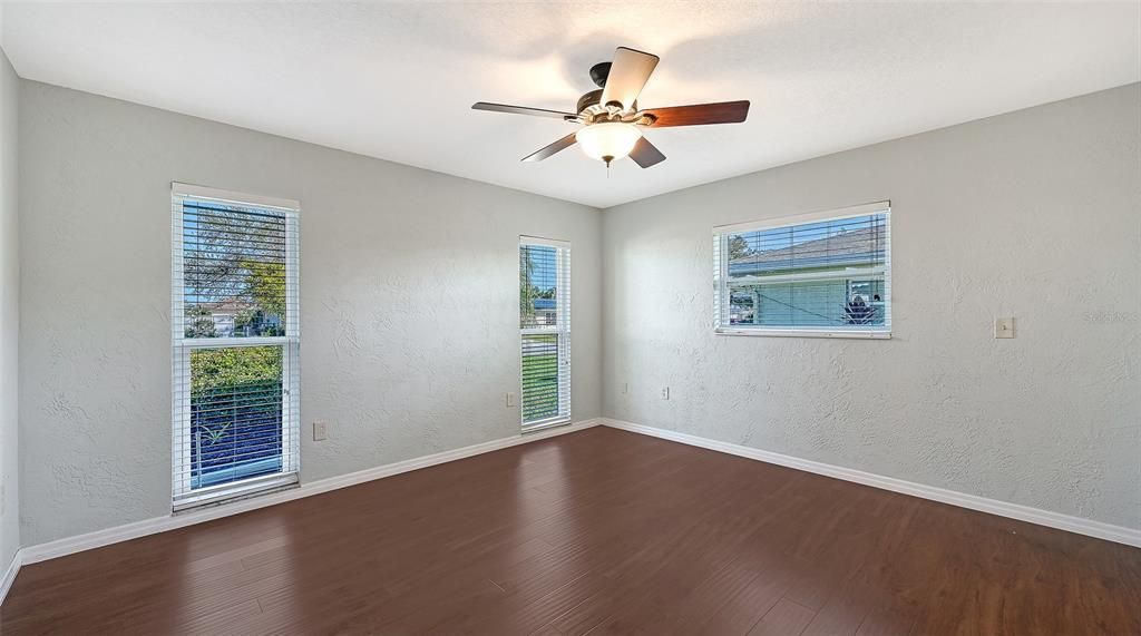 Active With Contract: $559,000 (3 beds, 2 baths, 1784 Square Feet)