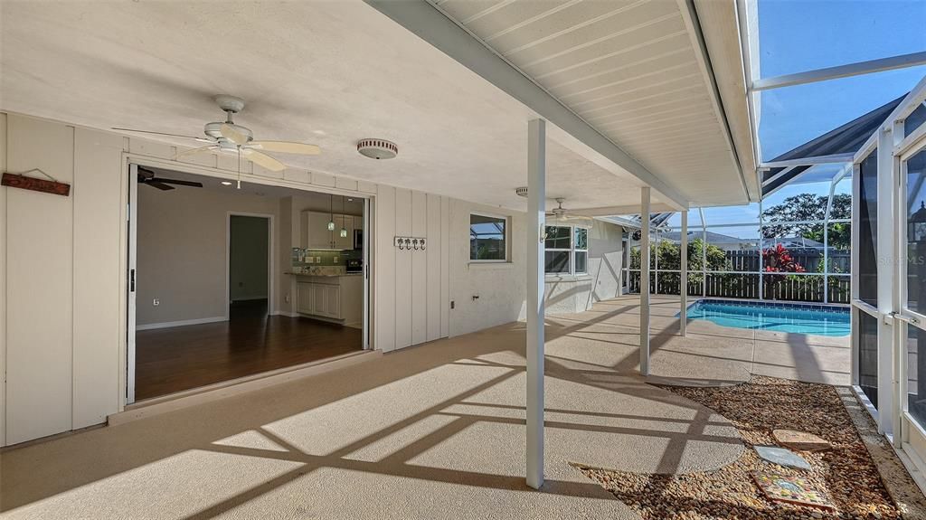 Active With Contract: $559,000 (3 beds, 2 baths, 1784 Square Feet)