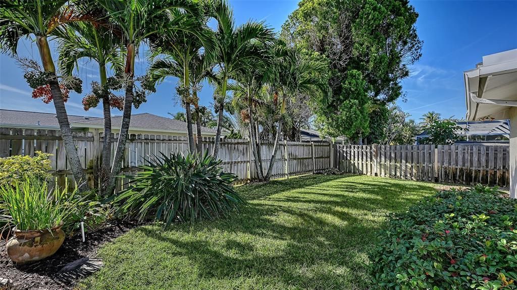 Active With Contract: $559,000 (3 beds, 2 baths, 1784 Square Feet)