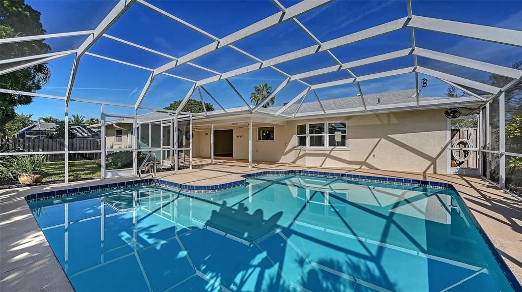 Active With Contract: $559,000 (3 beds, 2 baths, 1784 Square Feet)