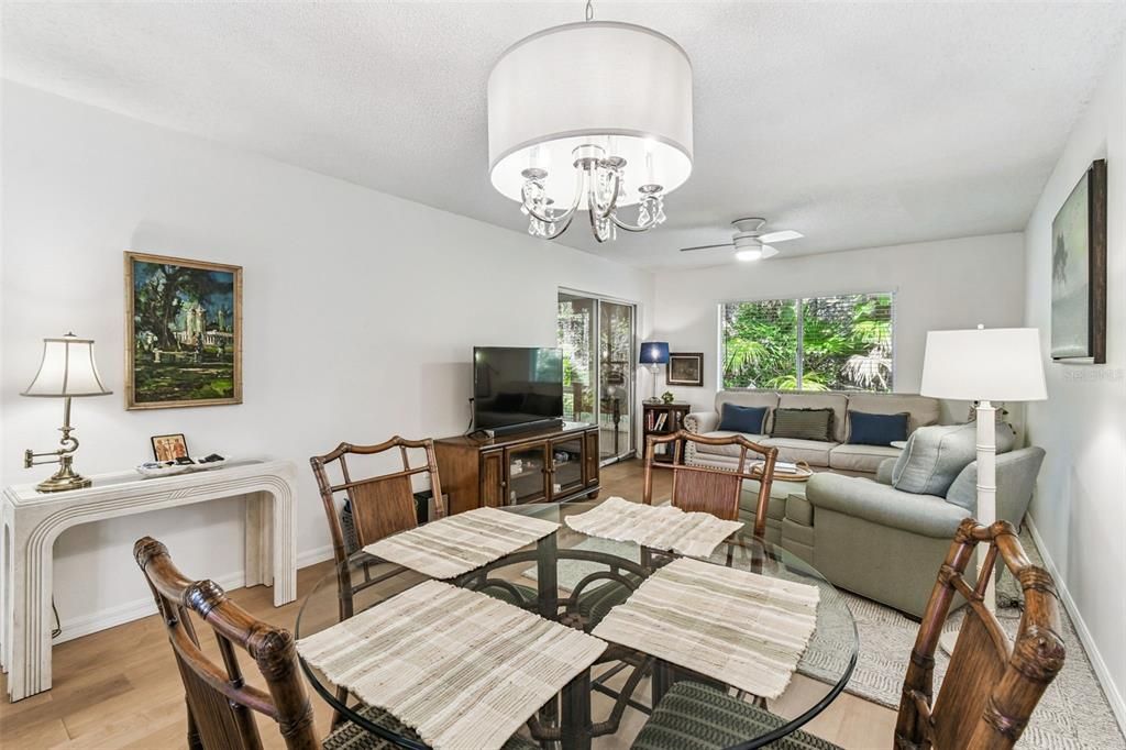 待售: $215,000 (3 贝兹, 2 浴室, 1359 平方英尺)