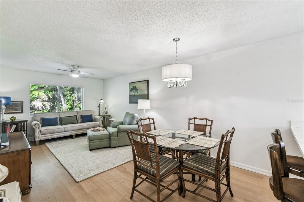 待售: $215,000 (3 贝兹, 2 浴室, 1359 平方英尺)