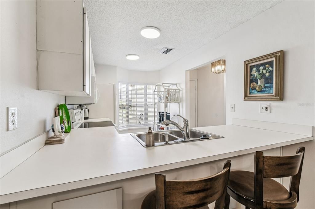 待售: $215,000 (3 贝兹, 2 浴室, 1359 平方英尺)