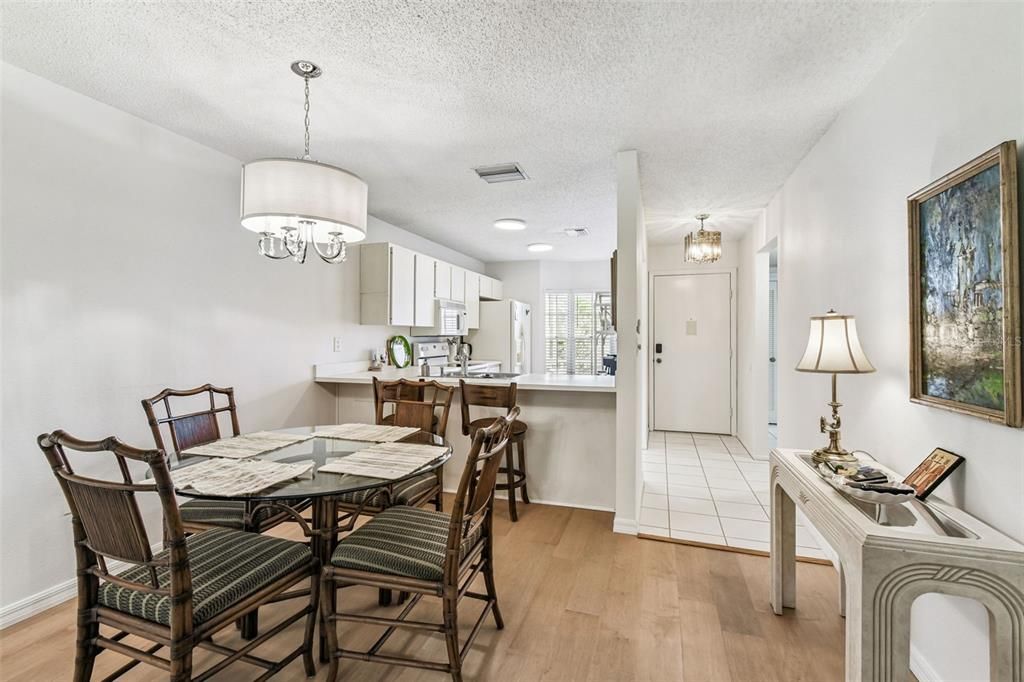 待售: $215,000 (3 贝兹, 2 浴室, 1359 平方英尺)