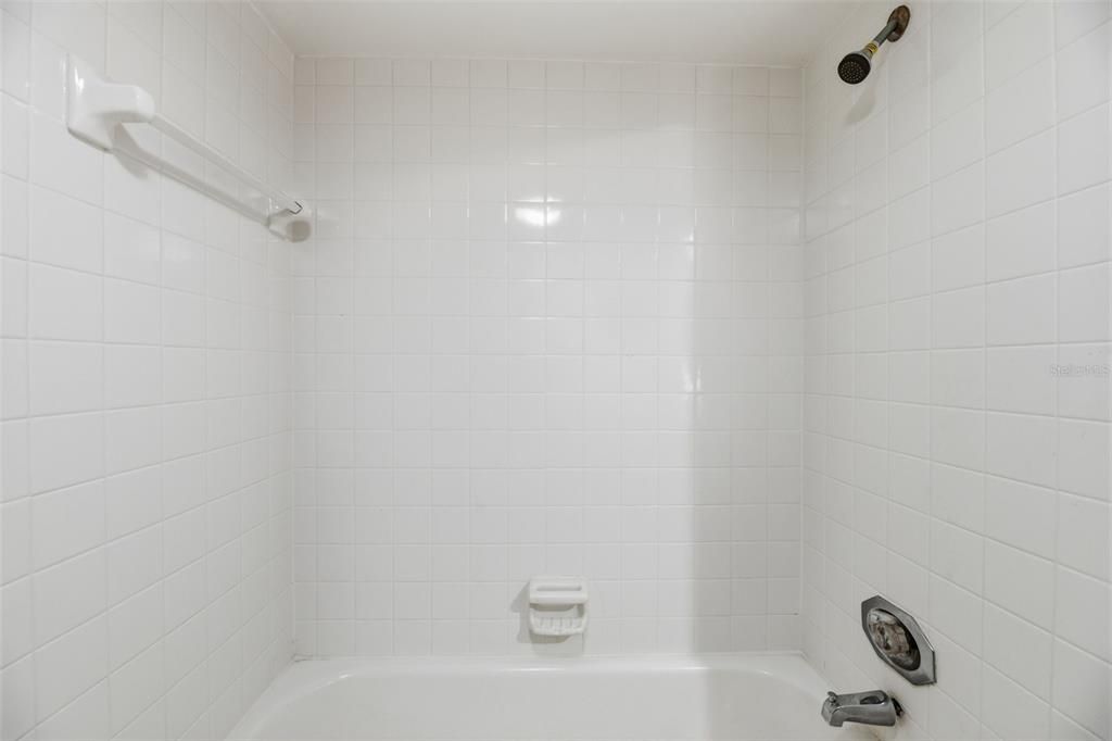 待售: $199,900 (2 贝兹, 2 浴室, 1260 平方英尺)