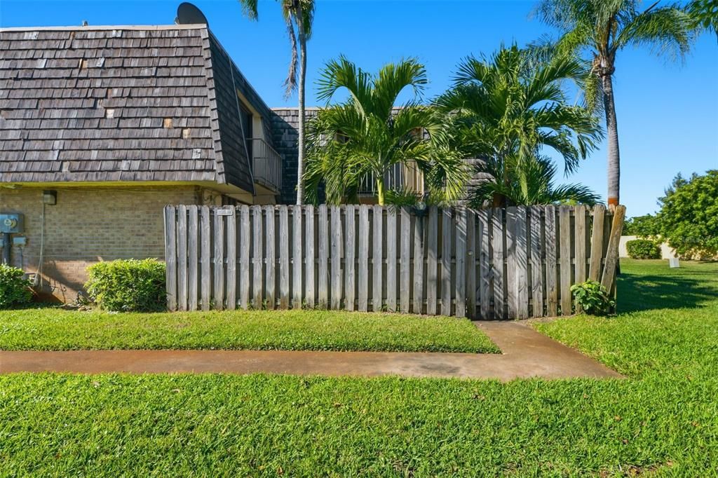 待售: $199,900 (2 贝兹, 2 浴室, 1260 平方英尺)