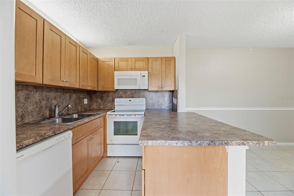 待售: $199,900 (2 贝兹, 2 浴室, 1260 平方英尺)