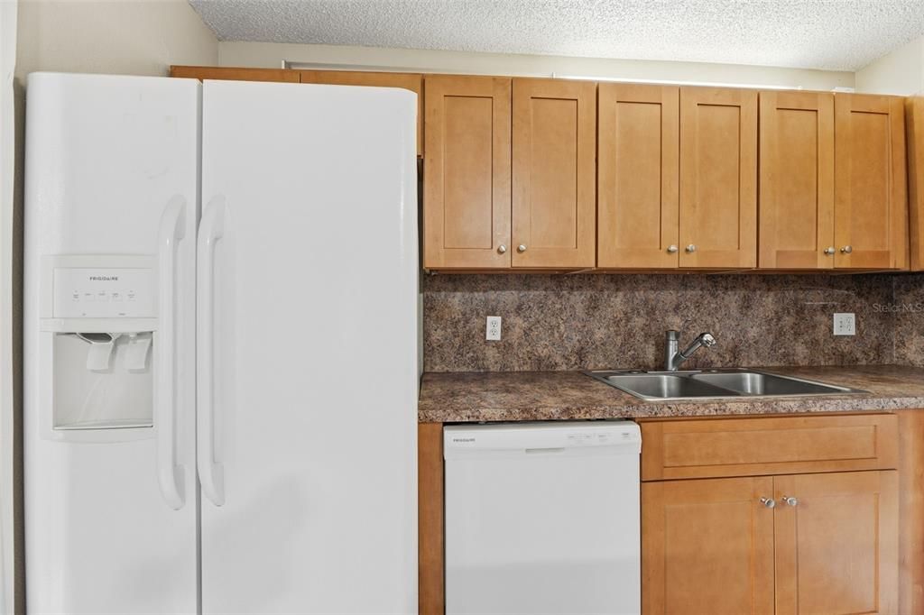 待售: $199,900 (2 贝兹, 2 浴室, 1260 平方英尺)