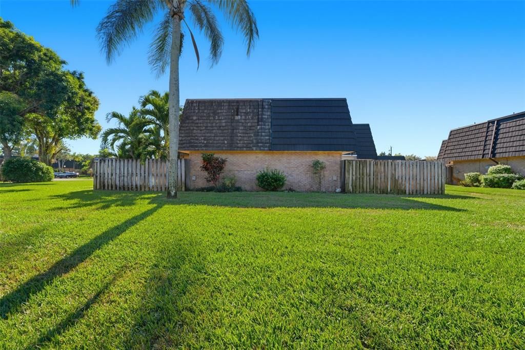 待售: $199,900 (2 贝兹, 2 浴室, 1260 平方英尺)