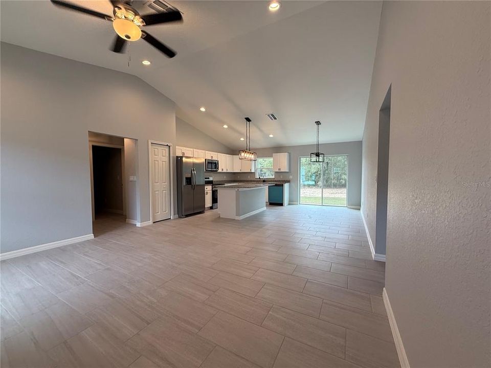 На продажу: $239,900 (3 спален, 2 ванн, 1380 Квадратных фут)