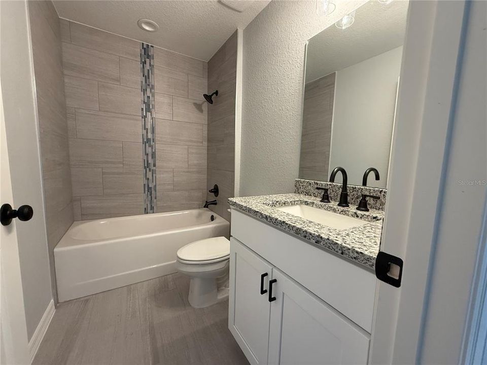 На продажу: $239,900 (3 спален, 2 ванн, 1380 Квадратных фут)